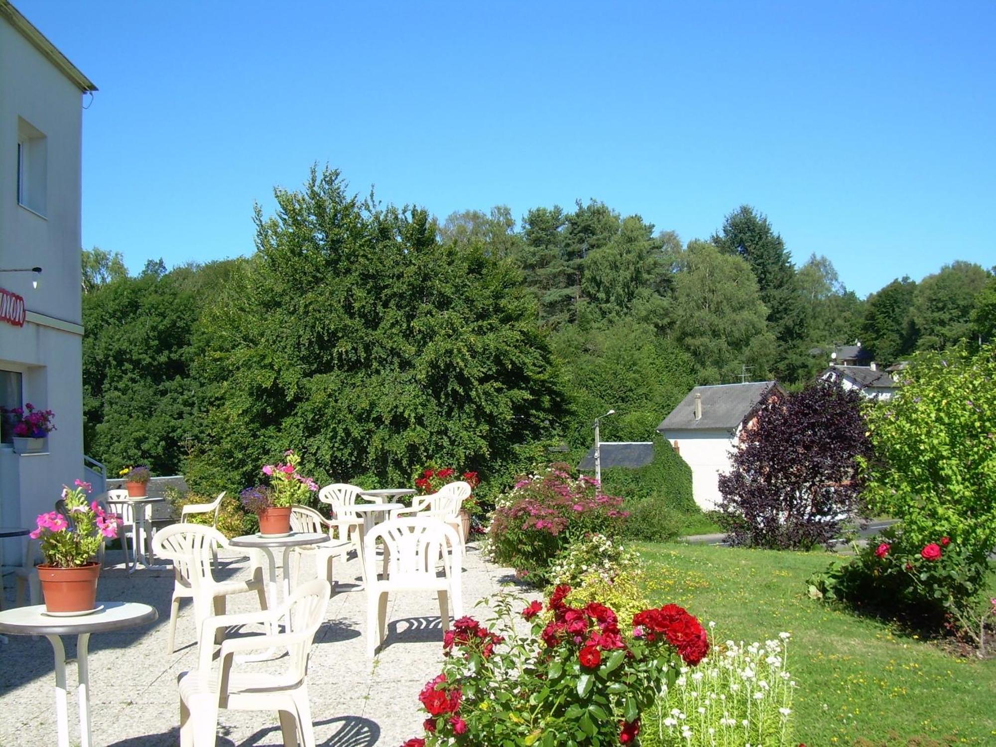 Hotel Le Chavanon Merlines Exterior photo